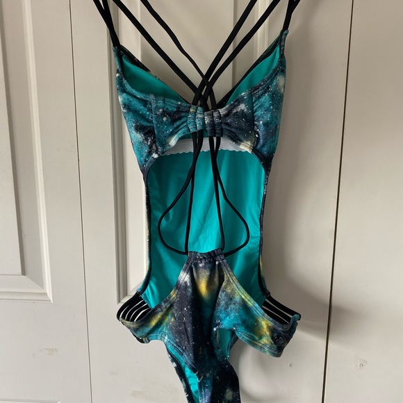 Volcom Swim - Picture 3 of 4